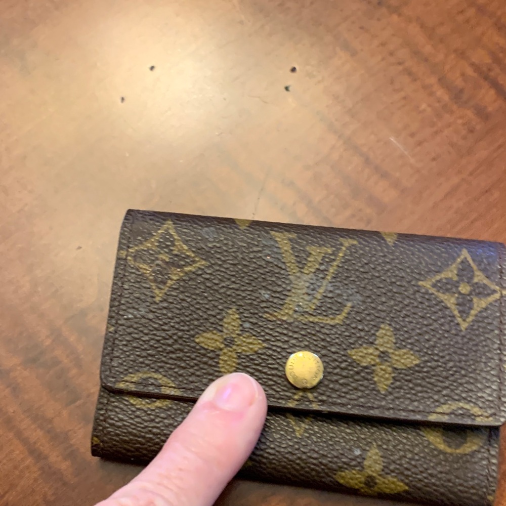 Louis Vuitton Monogram Key Holder in Brown and Gold